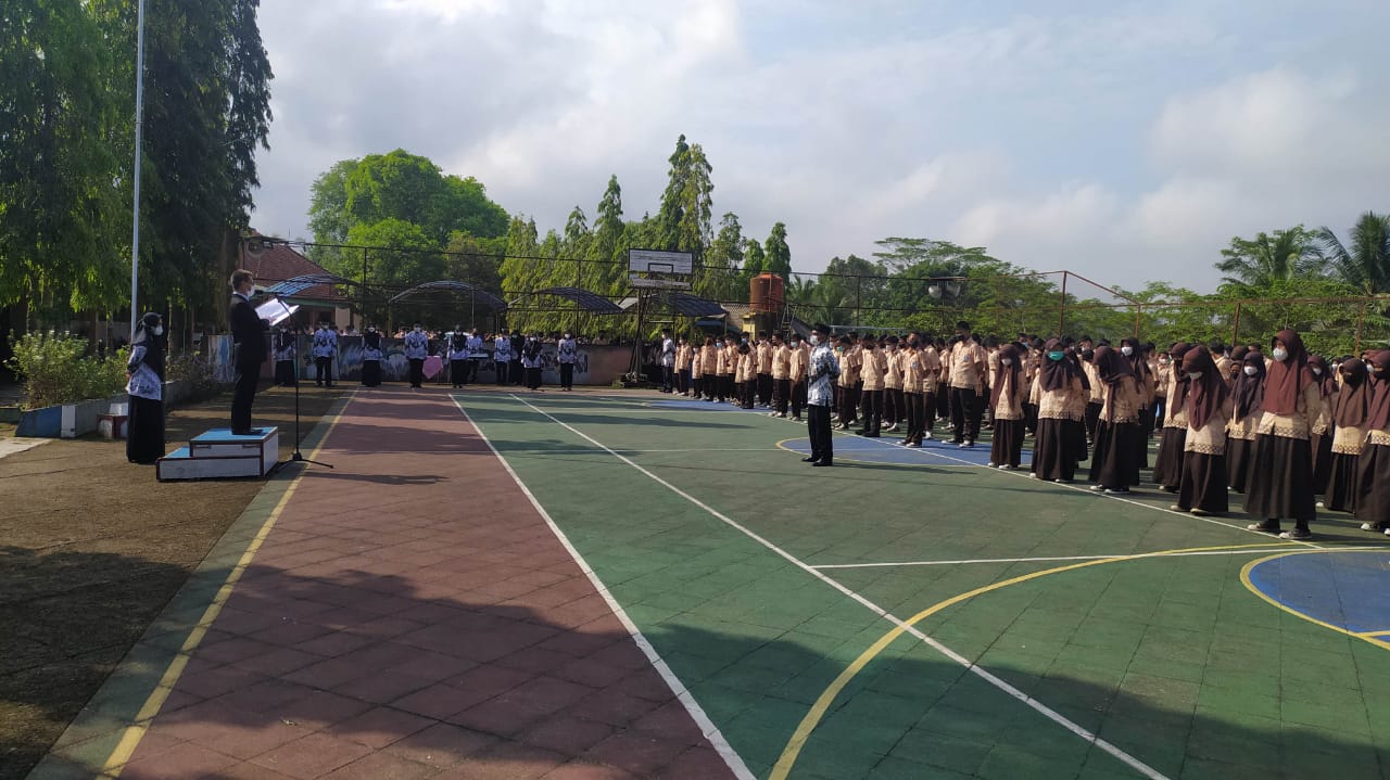 Civitas Akademika SMPN 1 Wanareja Gelar Upacara Hari Guru 2021