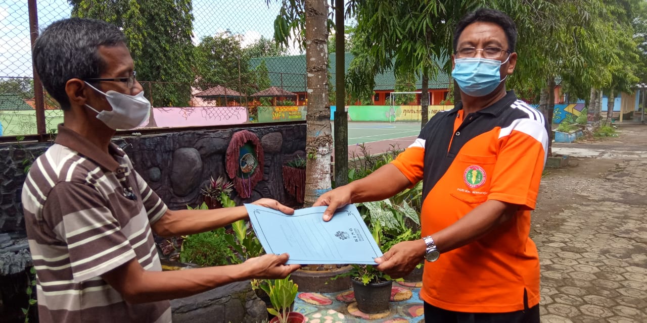 Bentuk Kepedulian : SMPN 1 Wanareja Ulurkan Tangan Untuk Korban Erupsi Semeru