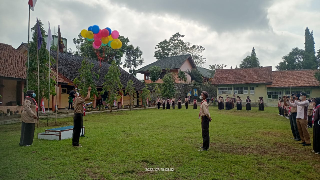 Mengenal Alam Melalui Perkemahan Jum'at Sabtu di SMPN 1 Wanareja